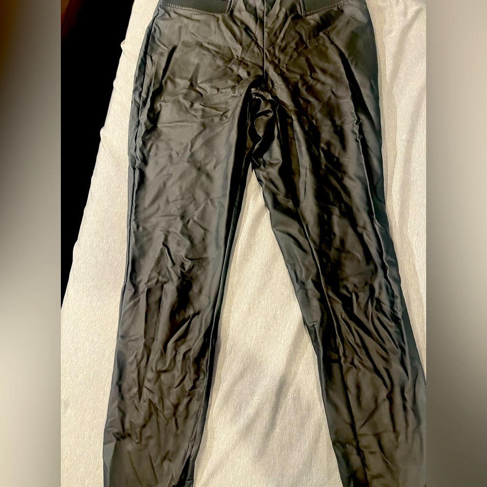 Vera wang tummy slimming leather like leggings. Lined.
